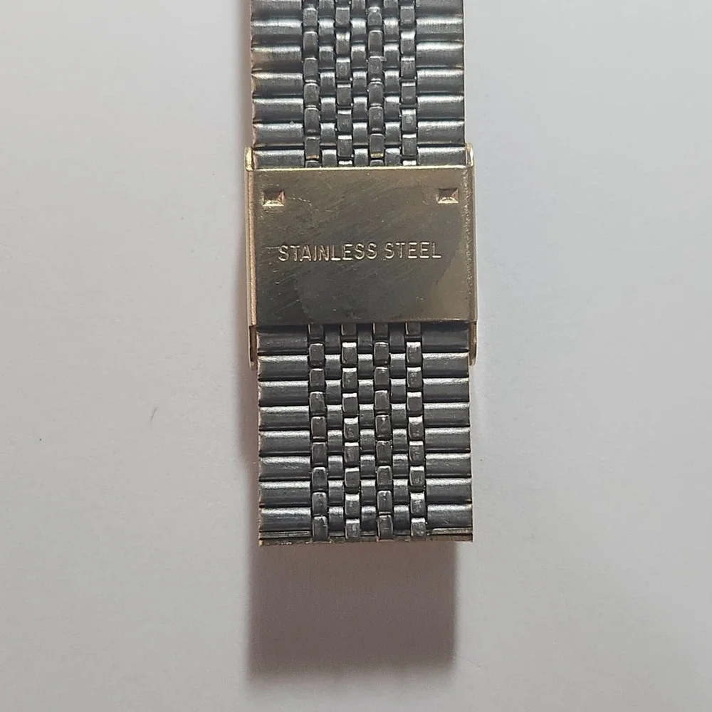 Luxury Quartz Gold Tone Watch - NEEDS GLASS FACE & BATTERY